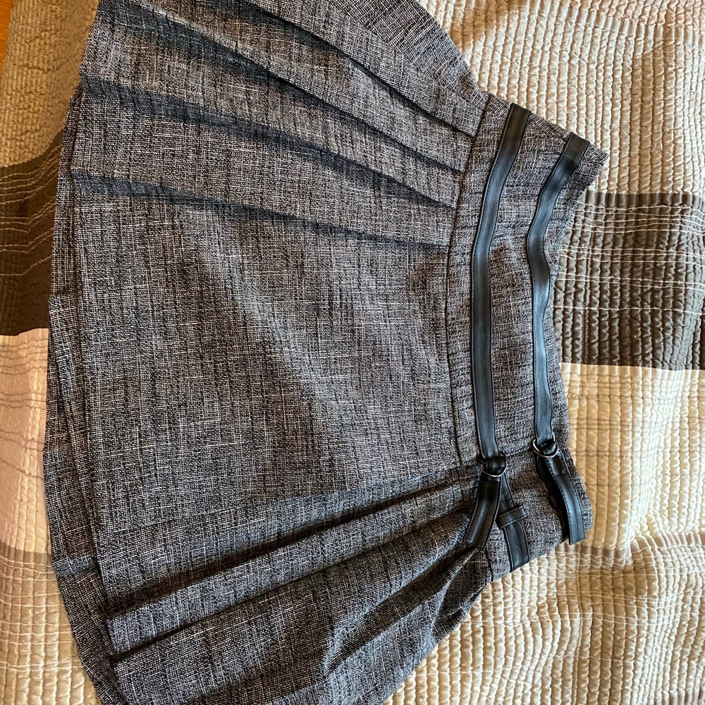 Size 0 Forenza winter skirt,  grey w leather trim